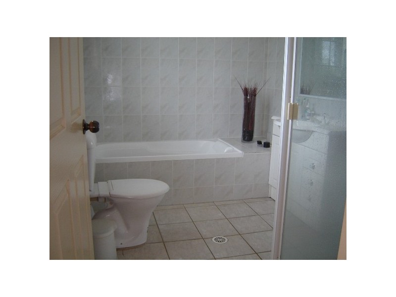 6/6-8 Lehn Road, East Hills NSW 2213