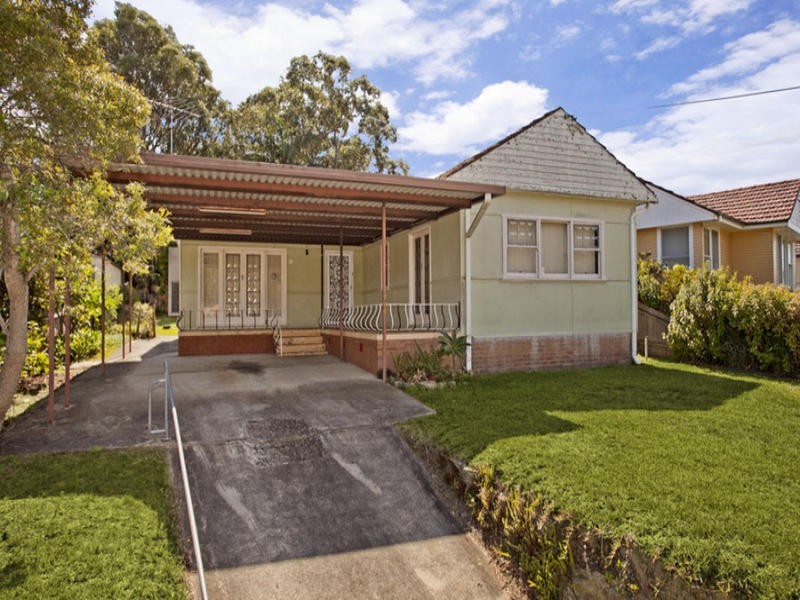 653 Henry Lawson Drive, East Hills NSW 2213