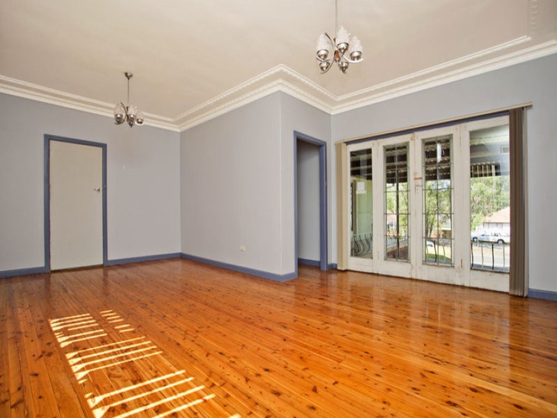 653 Henry Lawson Drive, East Hills NSW 2213