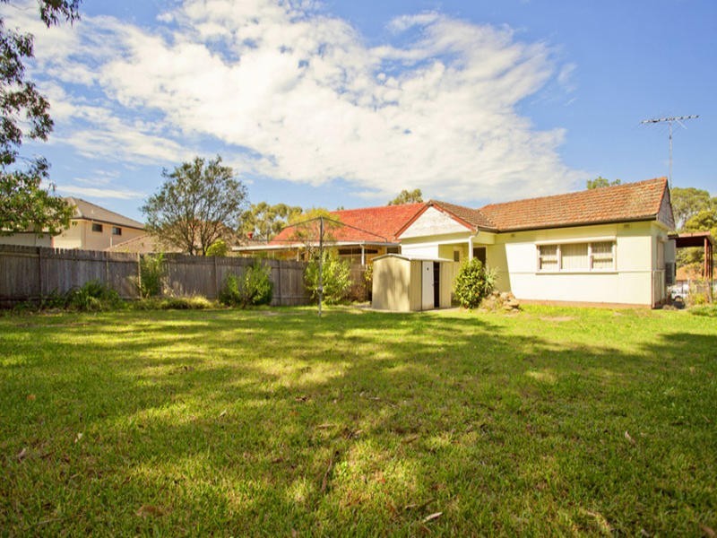653 Henry Lawson Drive, East Hills NSW 2213