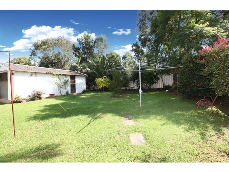 16 Mae Crescent, Panania NSW 2213