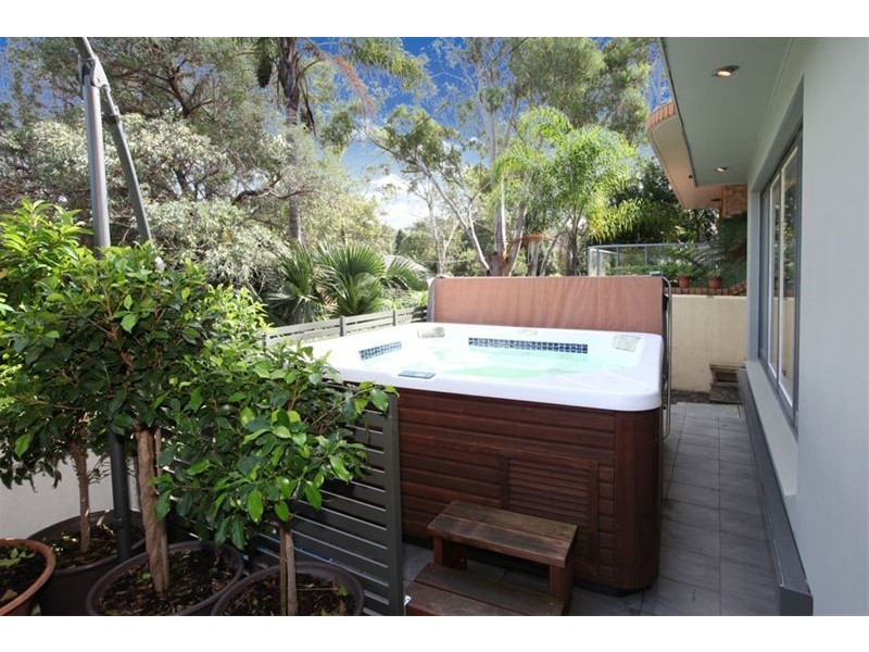 28 Carinya Road, Picnic Point NSW 2213