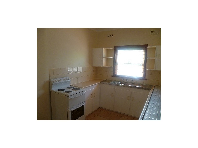 5 Colleen Avenue, Picnic Point NSW 2213