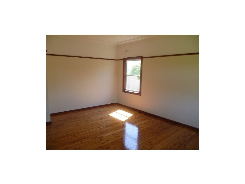 5 Colleen Avenue, Picnic Point NSW 2213