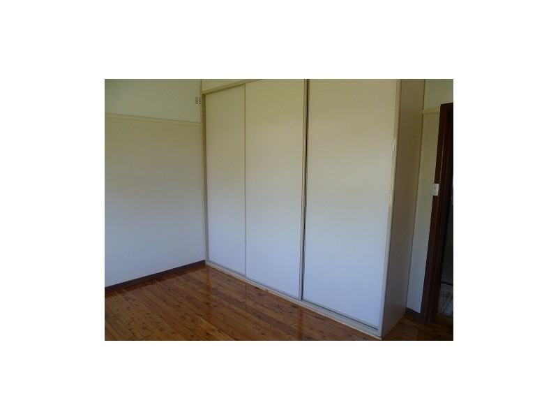 5 Colleen Avenue, Picnic Point NSW 2213