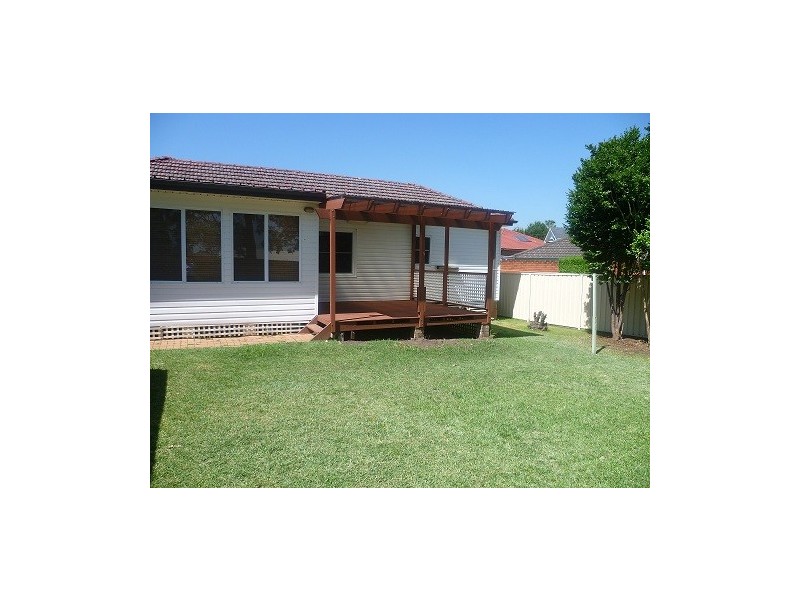 5 Colleen Avenue, Picnic Point NSW 2213