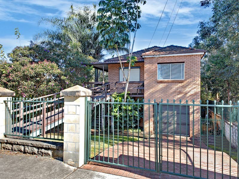 542 Henry Lawson Drive, East Hills NSW 2213