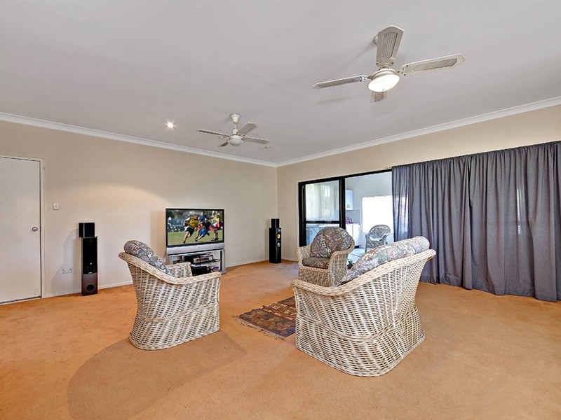 542 Henry Lawson Drive, East Hills NSW 2213