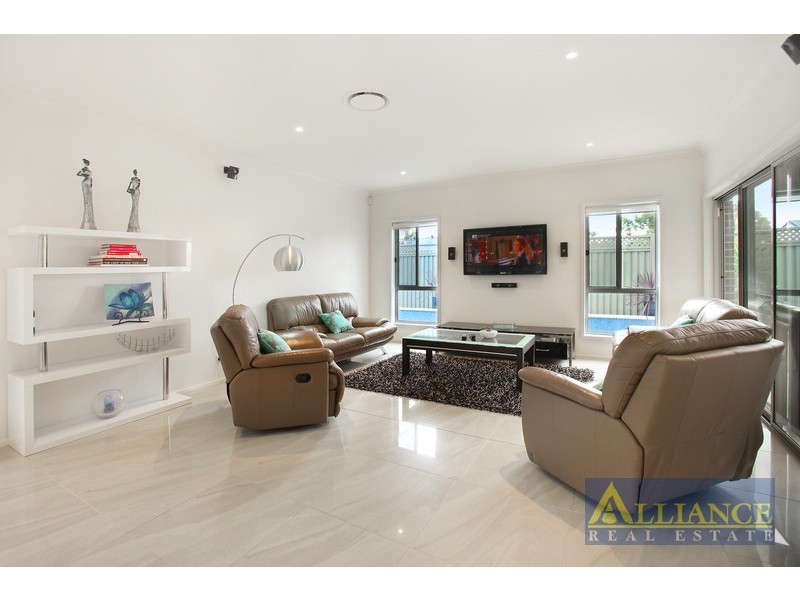 30 Eileen Street, Picnic Point NSW 2213