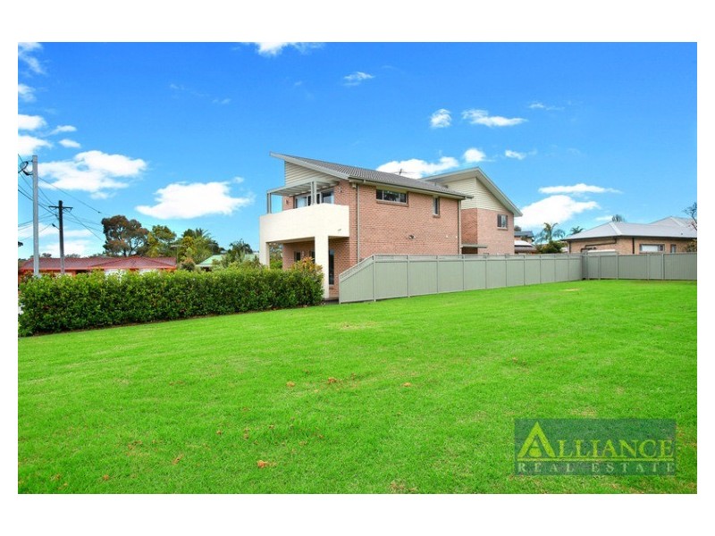 30 Eileen Street, Picnic Point NSW 2213