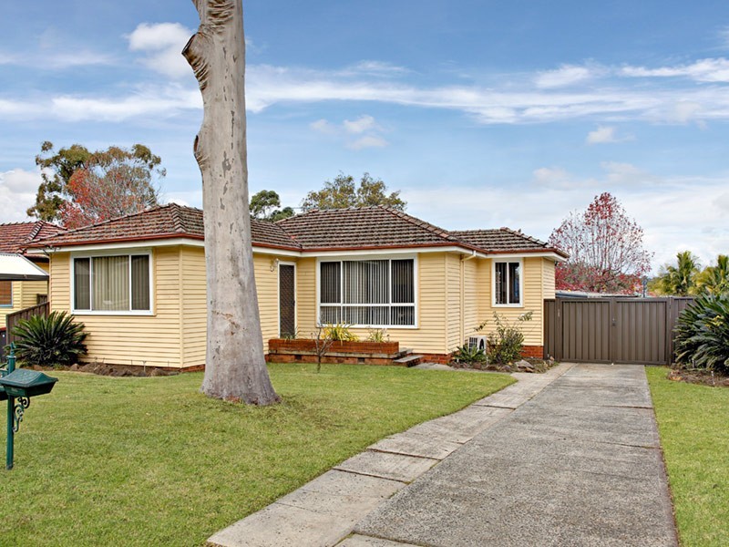 13 Mae Crescent, Panania NSW 2213