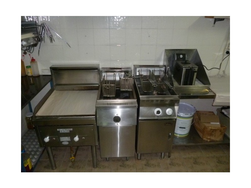 2 Doris Street, Picnic Point NSW 2213