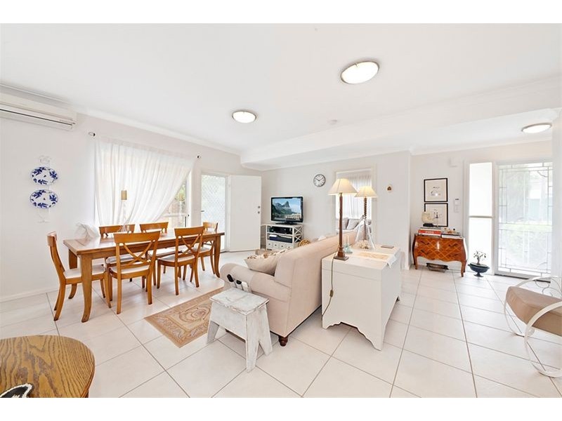 2A Hazelglen Avenue, Panania NSW 2213