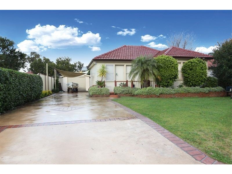 5 Blanc Avenue, East Hills NSW 2213