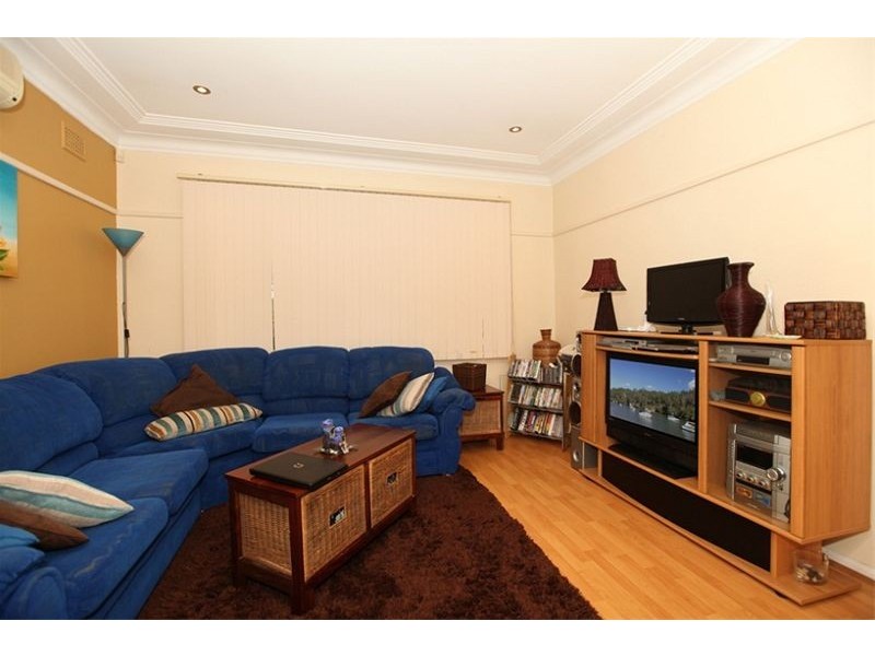 5 Blanc Avenue, East Hills NSW 2213