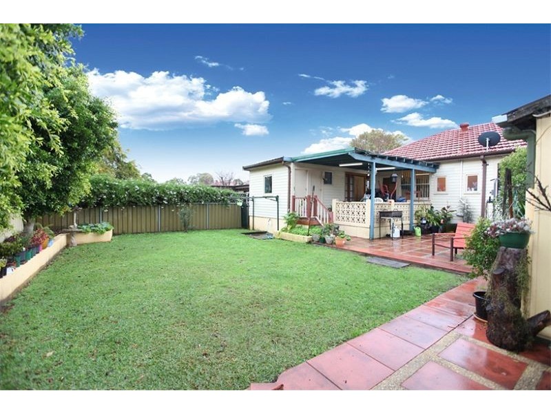 5 Blanc Avenue, East Hills NSW 2213