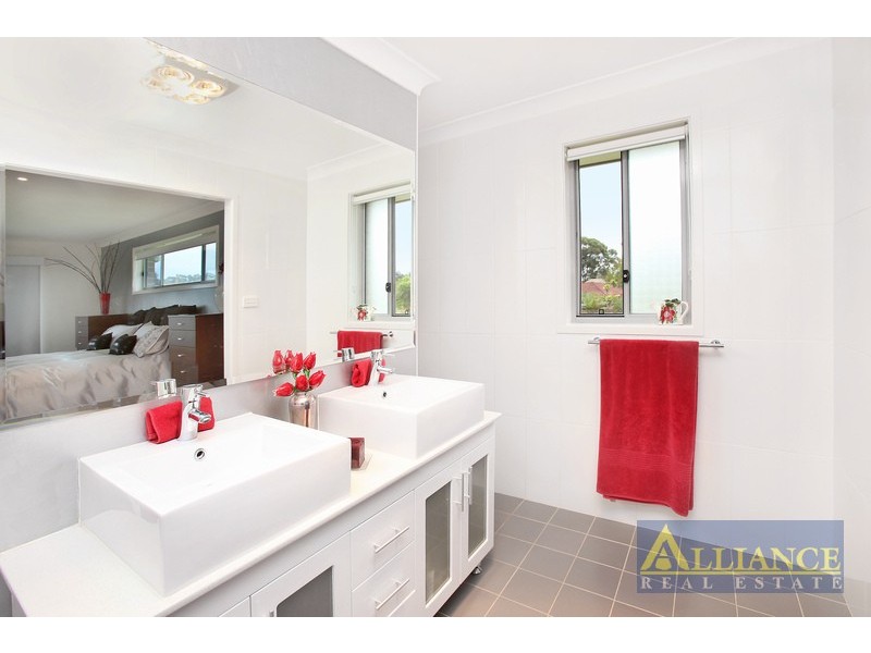 30 Eileen Street, Picnic Point NSW 2213