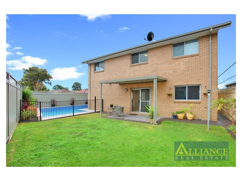 30 Eileen Street, Picnic Point NSW 2213