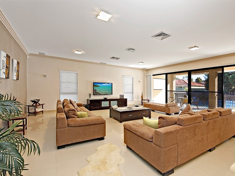 2 Homelea Avenue, Panania NSW 2213