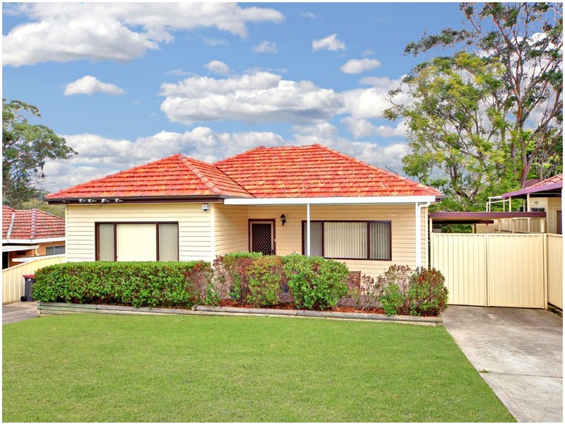 6 Drysdale Avenue, Picnic Point NSW 2213
