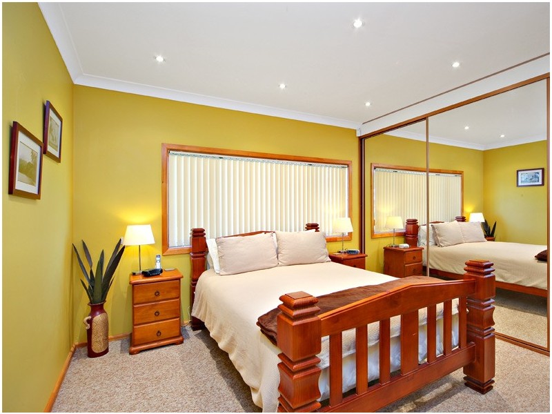 6 Drysdale Avenue, Picnic Point NSW 2213