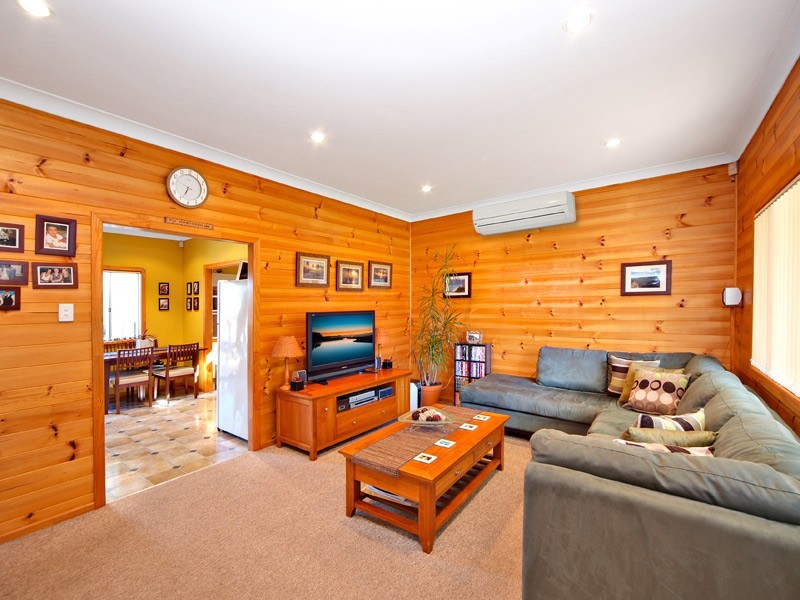 6 Drysdale Avenue, Picnic Point NSW 2213