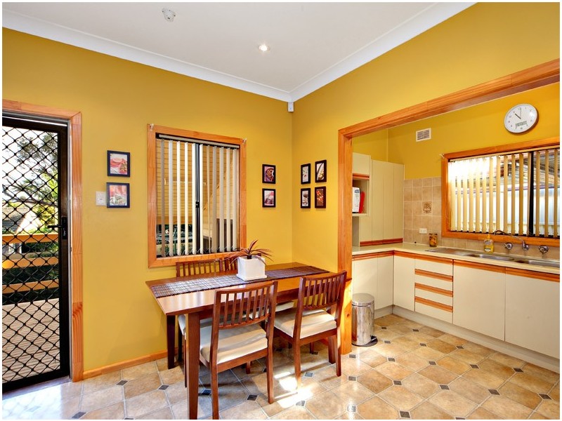 6 Drysdale Avenue, Picnic Point NSW 2213