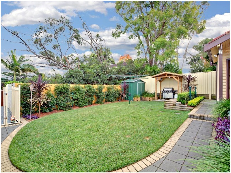 6 Drysdale Avenue, Picnic Point NSW 2213