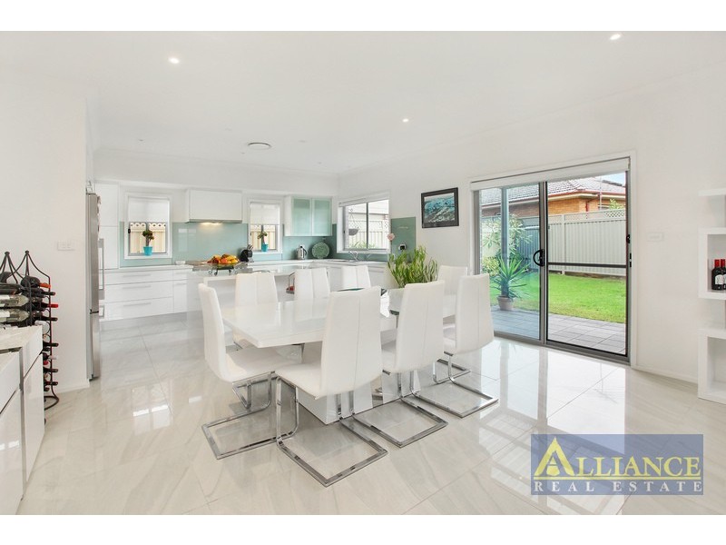 30 Eileen Street, Picnic Point NSW 2213