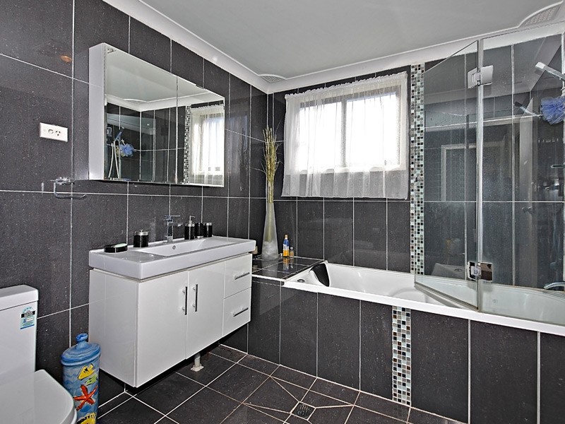 911 Henry Lawson Drive, Picnic Point NSW 2213