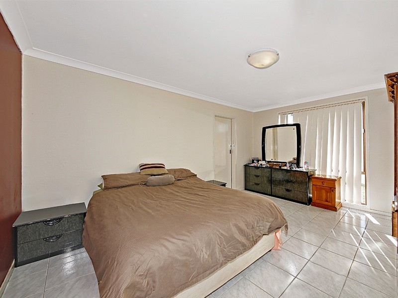 911 Henry Lawson Drive, Picnic Point NSW 2213