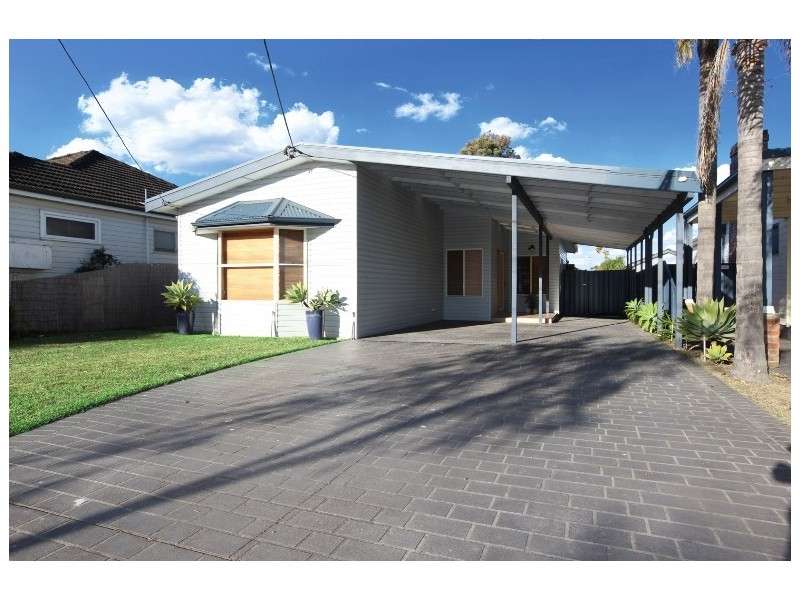 31 Kelvin Parade, Picnic Point NSW 2213