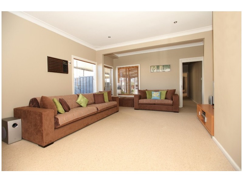 31 Kelvin Parade, Picnic Point NSW 2213