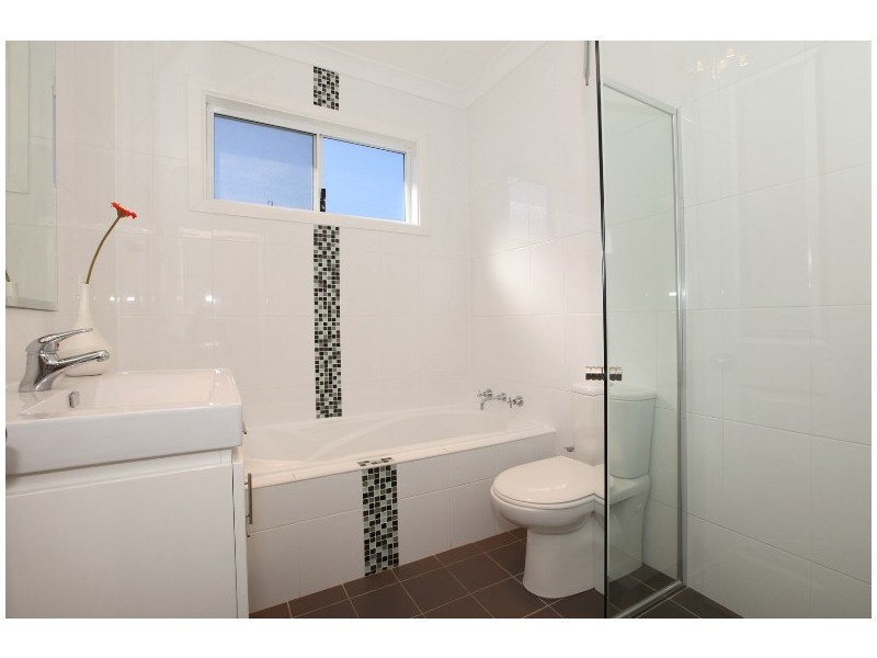 31 Kelvin Parade, Picnic Point NSW 2213