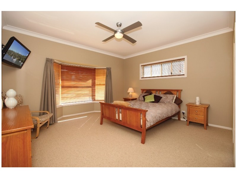 31 Kelvin Parade, Picnic Point NSW 2213