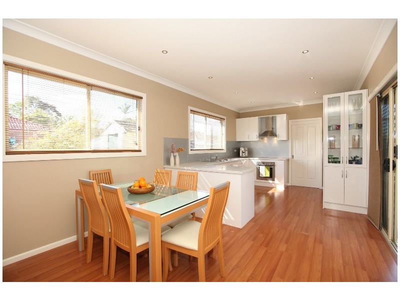 31 Kelvin Parade, Picnic Point NSW 2213