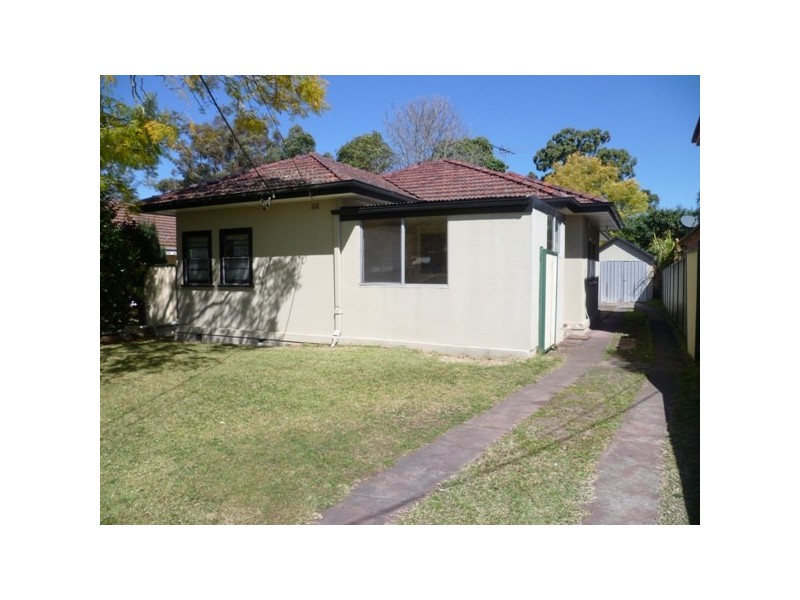 9 Maclaurin Avenue, East Hills NSW 2213