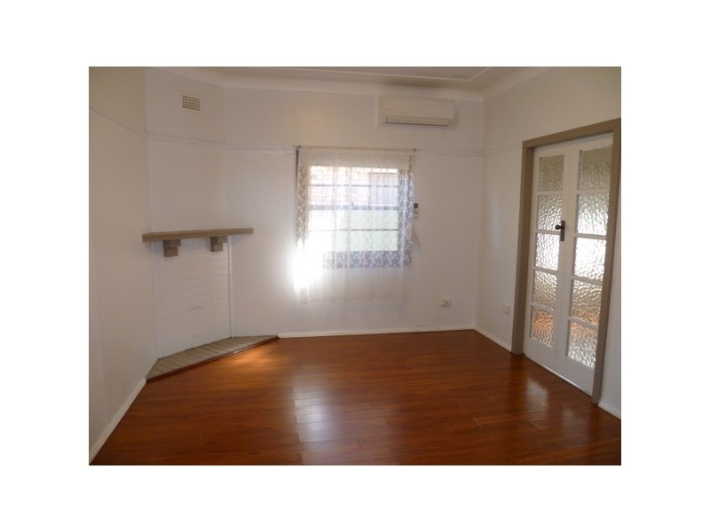 9 Maclaurin Avenue, East Hills NSW 2213