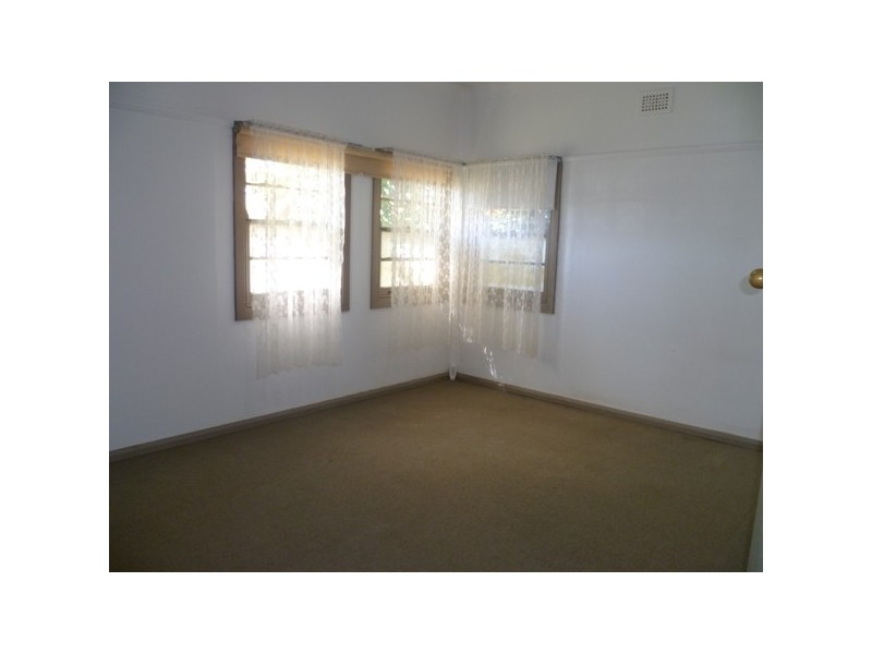 9 Maclaurin Avenue, East Hills NSW 2213