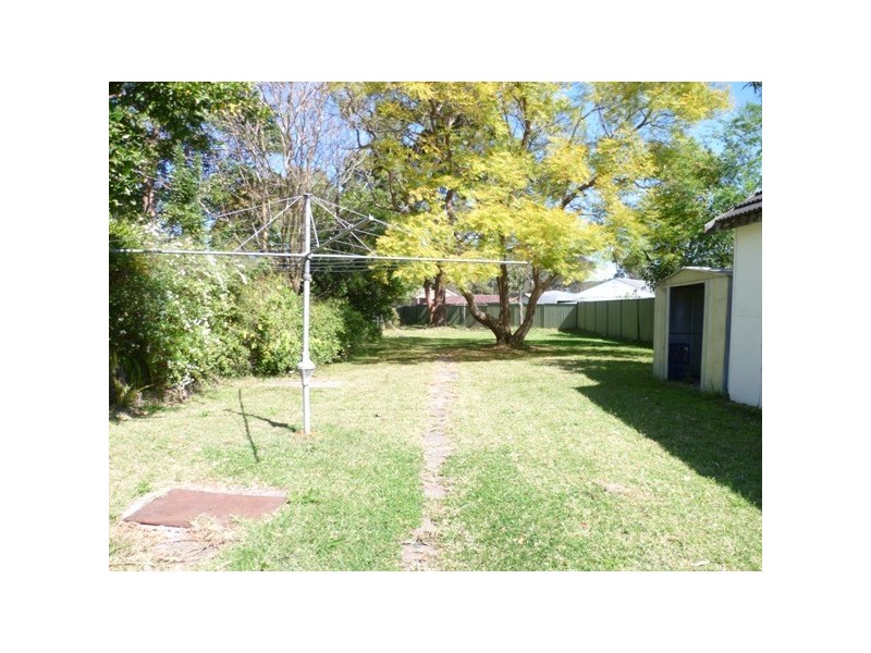 9 Maclaurin Avenue, East Hills NSW 2213