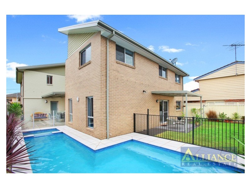 30 Eileen Street, Picnic Point NSW 2213