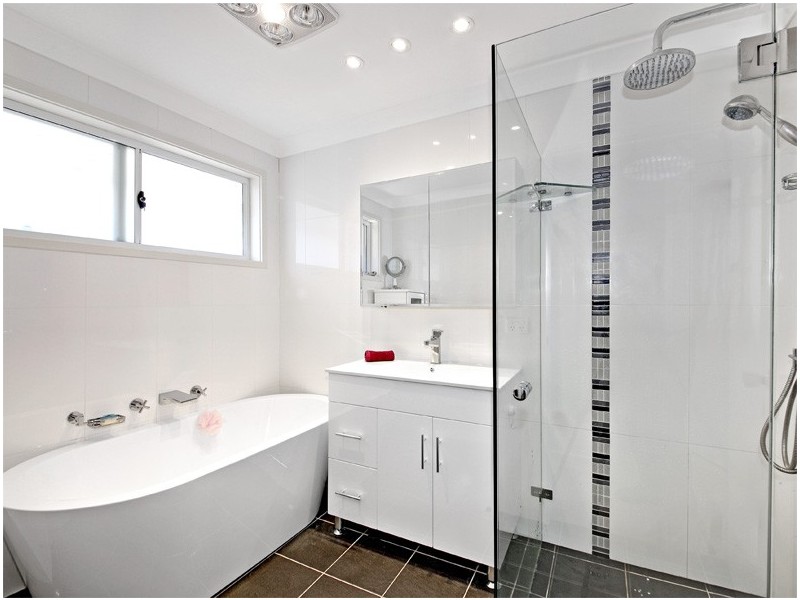 3 Riverside Avenue, Picnic Point NSW 2213