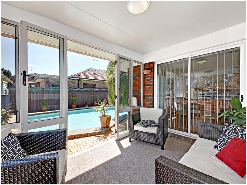 3 Riverside Avenue, Picnic Point NSW 2213