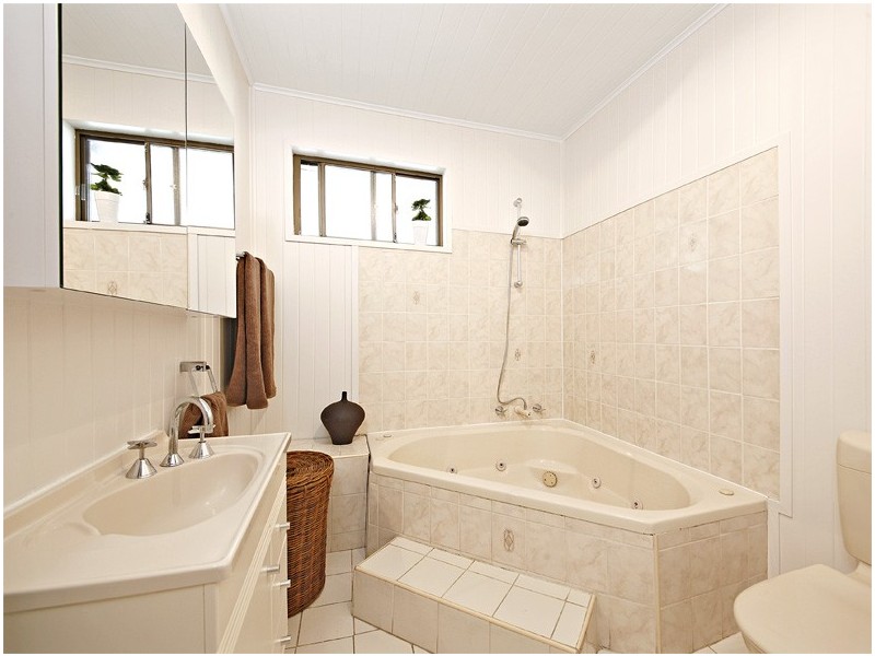 10 Greenway Parade, Revesby NSW 2212