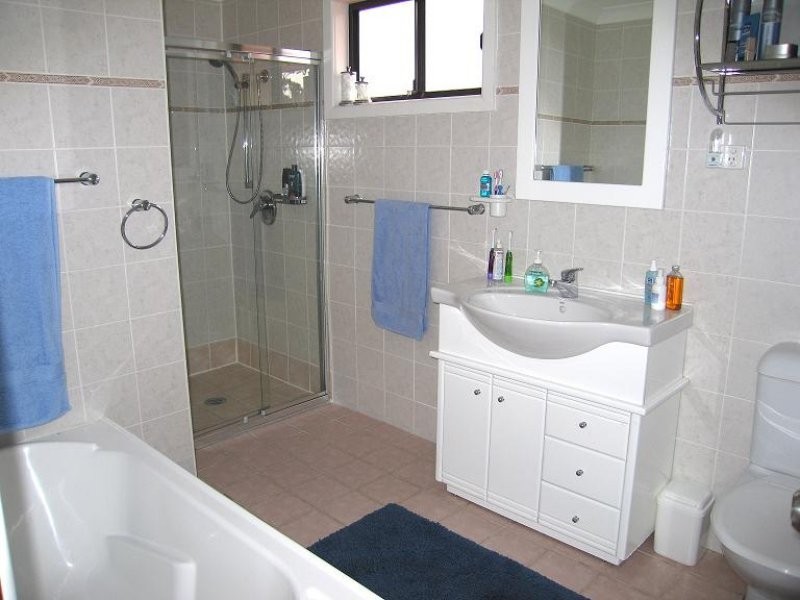 5 Drysdale Avenue, Picnic Point NSW 2213