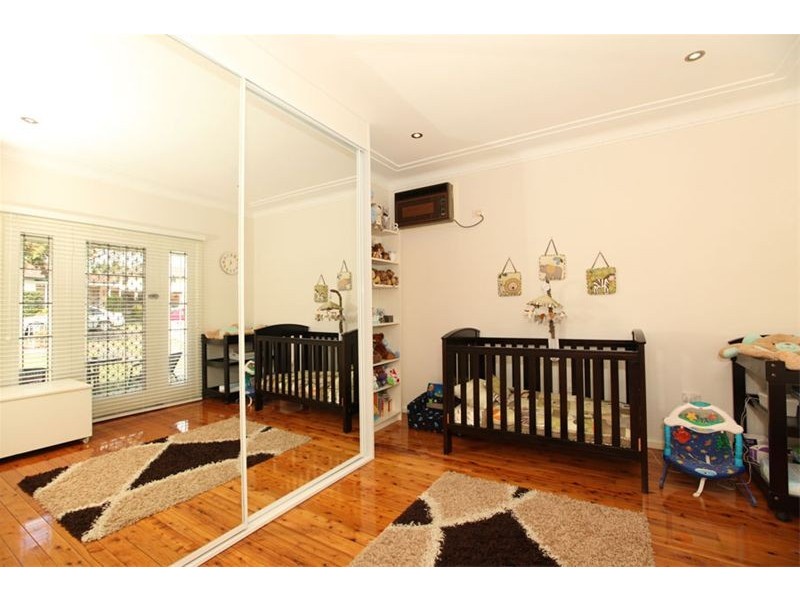 8 Kerrie Crescent, Panania NSW 2213