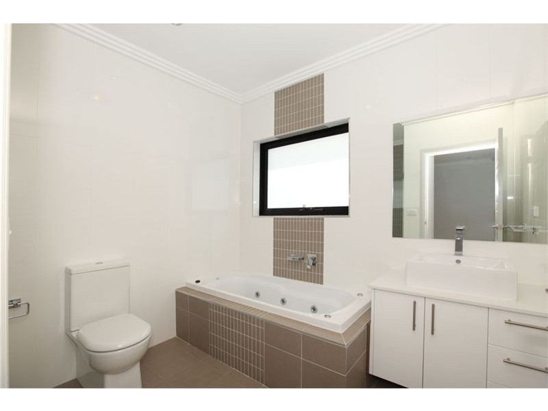 17  Burns Road, Picnic Point NSW 2213