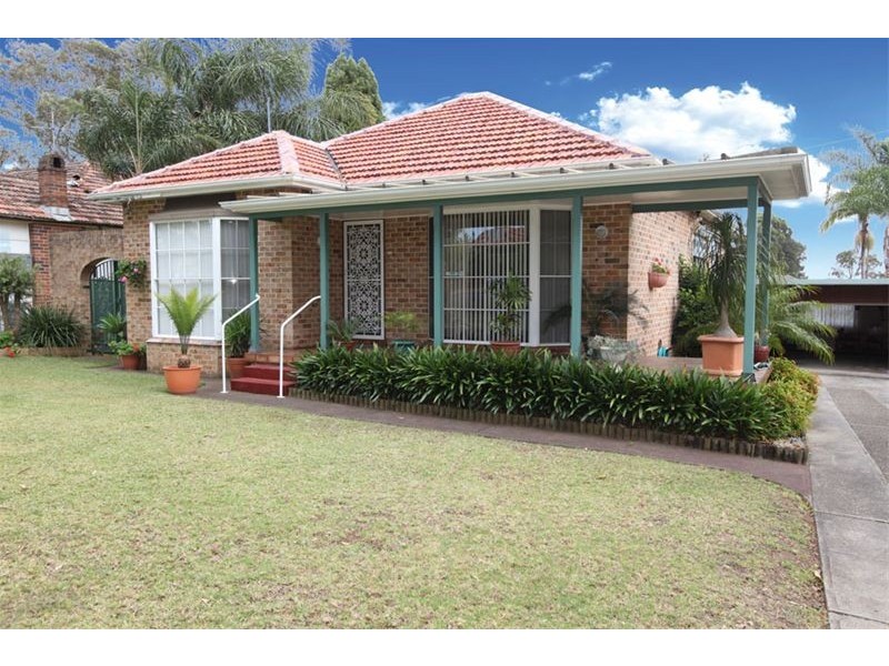 24 Burns Road, Picnic Point NSW 2213