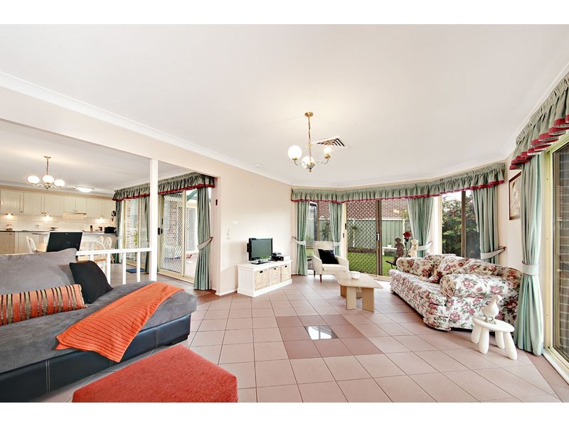 696 Henry Lawson Drive, East Hills NSW 2213