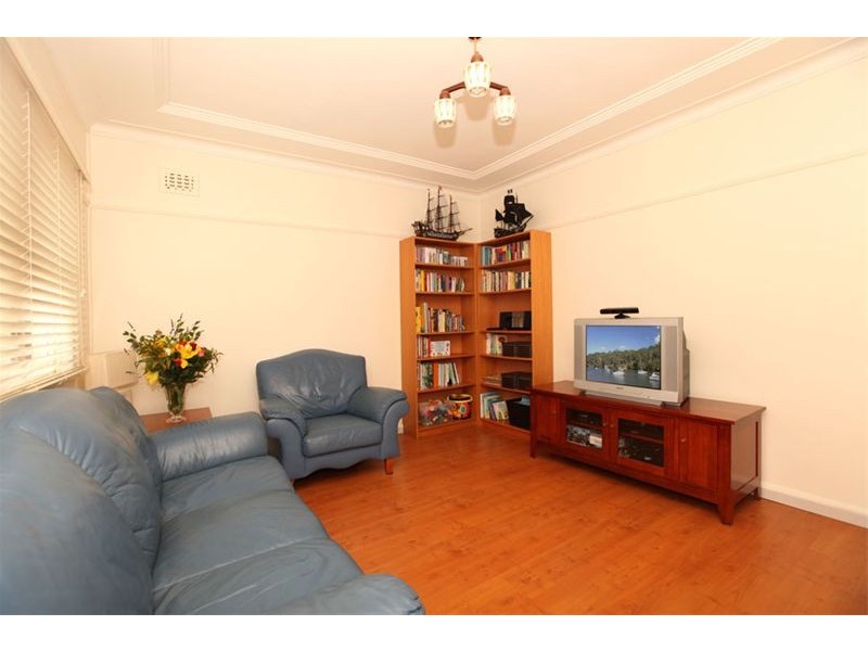 20 Rowland St, Revesby NSW 2212